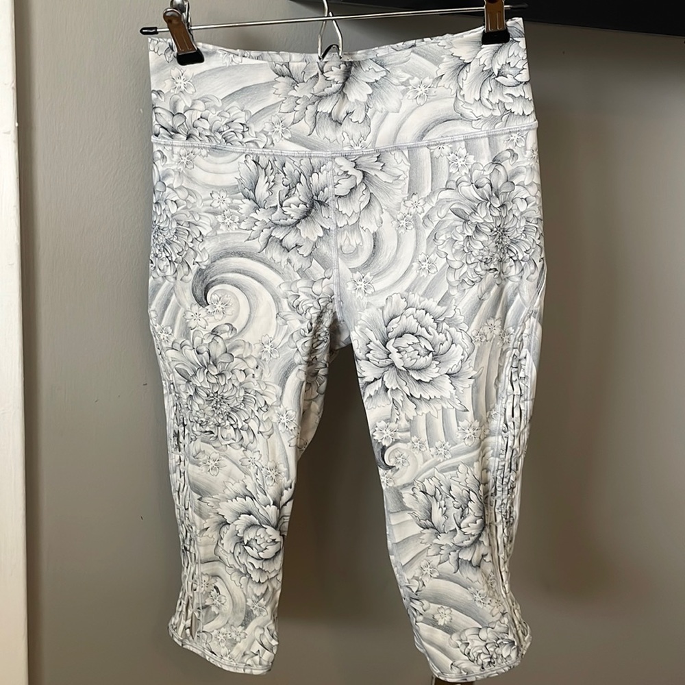 Lululemon Capri pants EUC